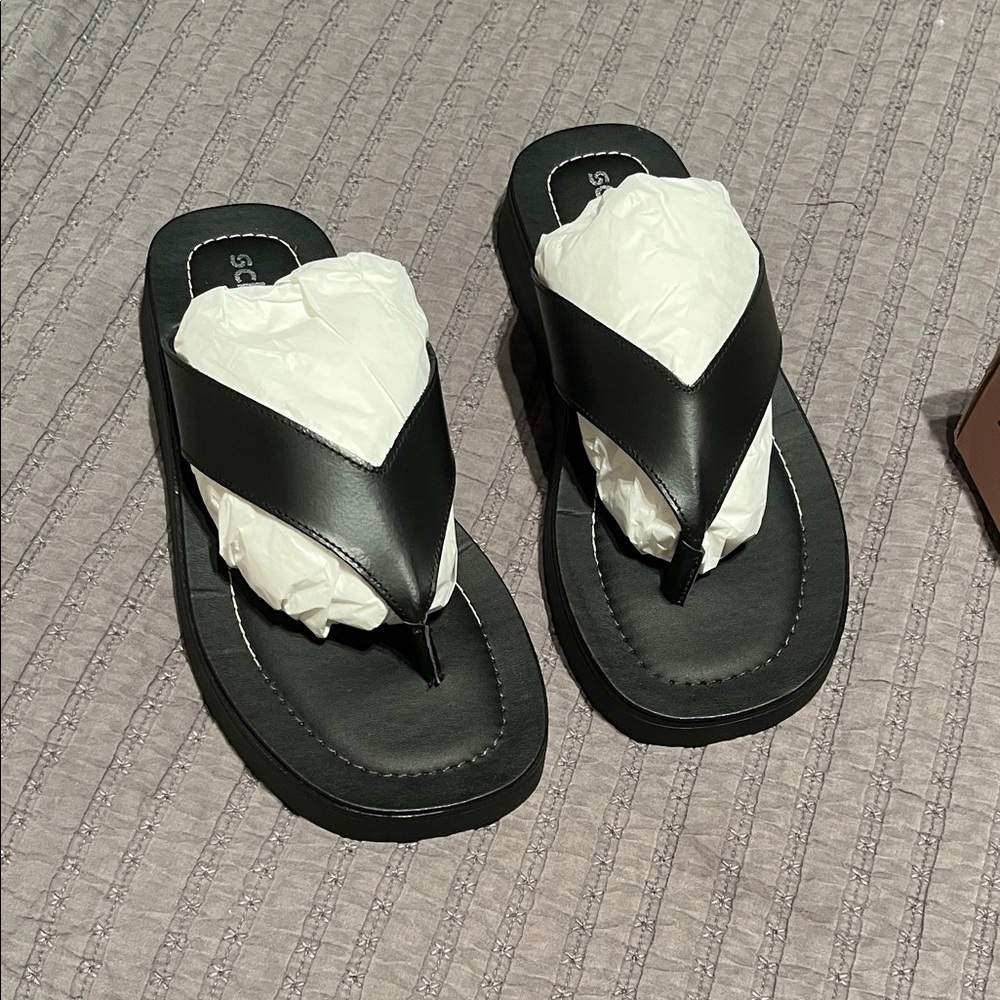 SCHUH Women's Black Leather Sandals